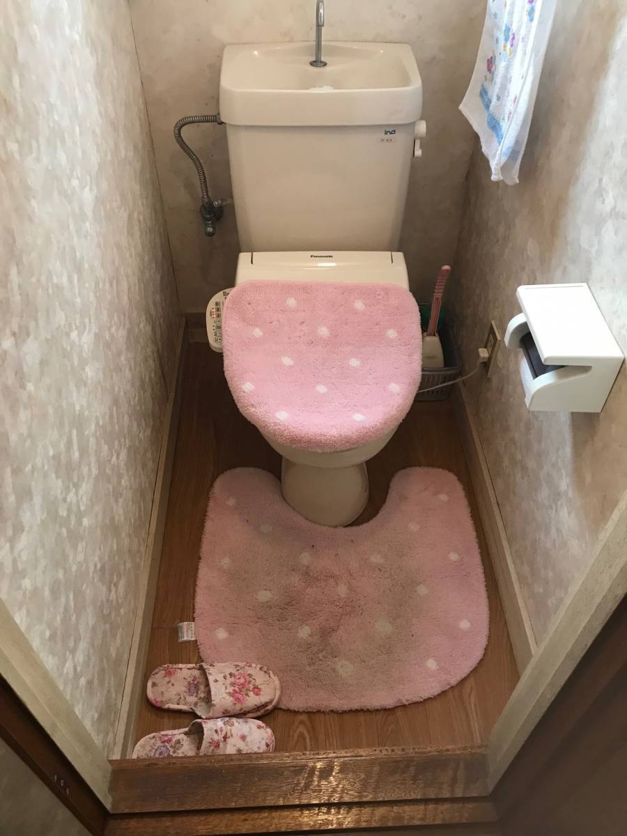 海老名トーヨー住器のトイレリフォーム　築３７年の施工前の写真1