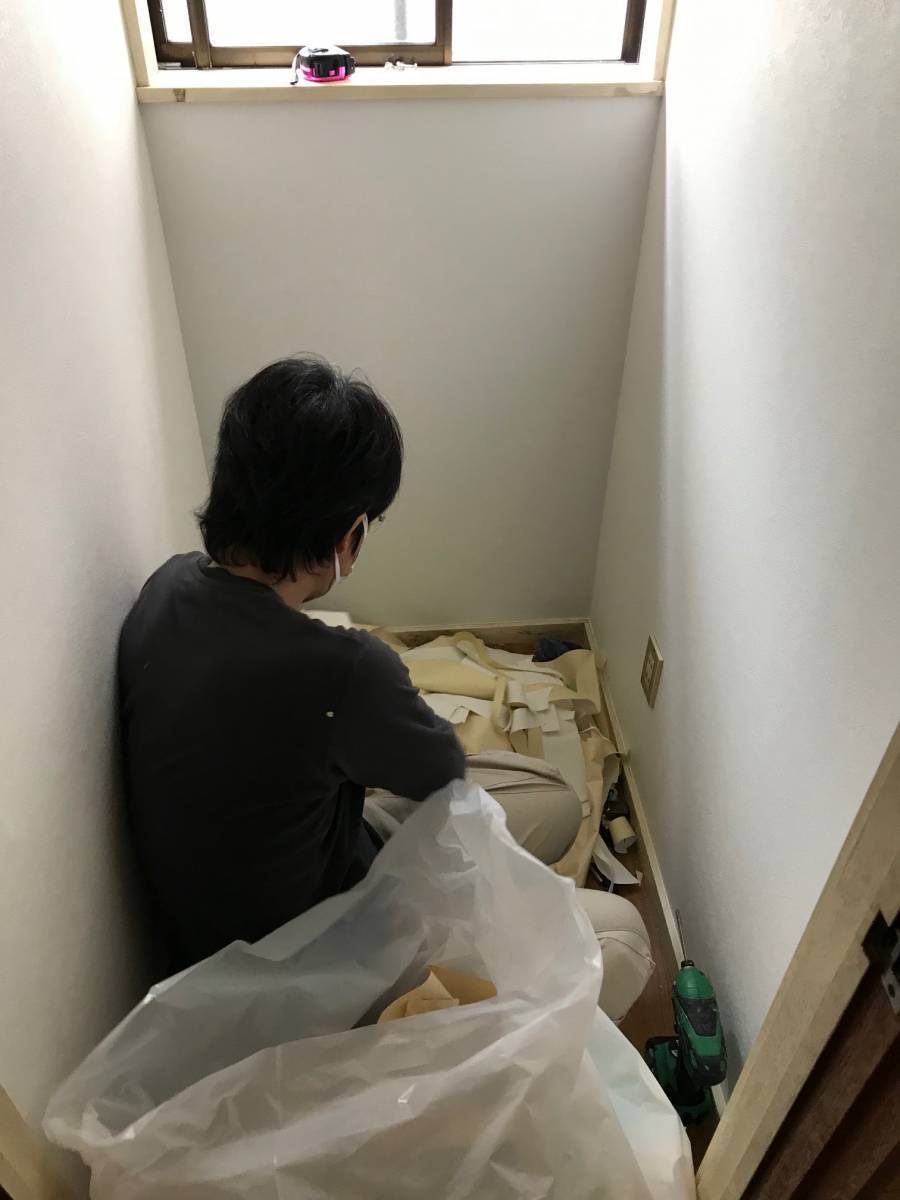 海老名トーヨー住器のトイレリフォーム　築３７年の施工前の写真3