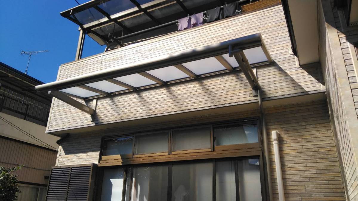 リバーアルミトーヨー住器の横浜市　テラス屋根取付工事の施工後の写真2