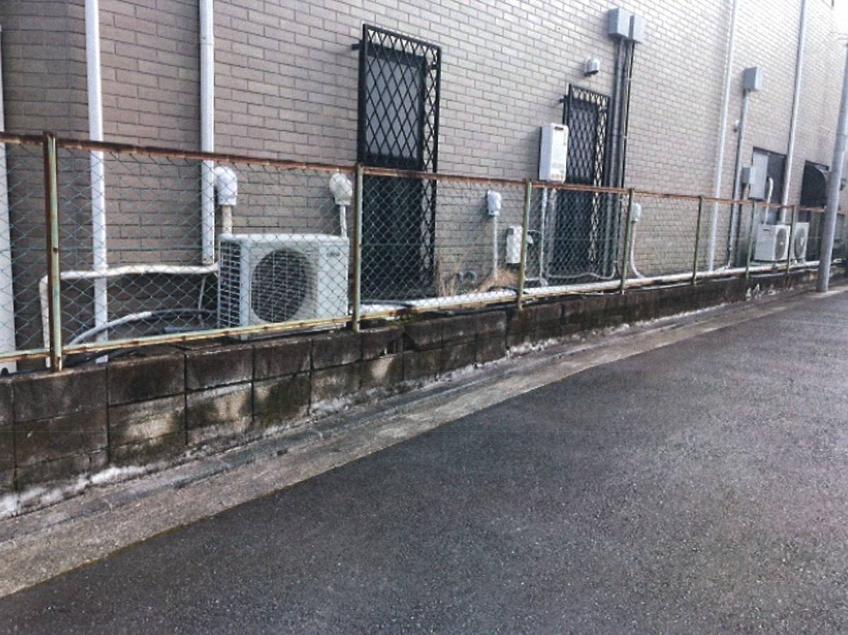 リバーアルミトーヨー住器の横浜市　ブロック・フェンス取替の施工前の写真1