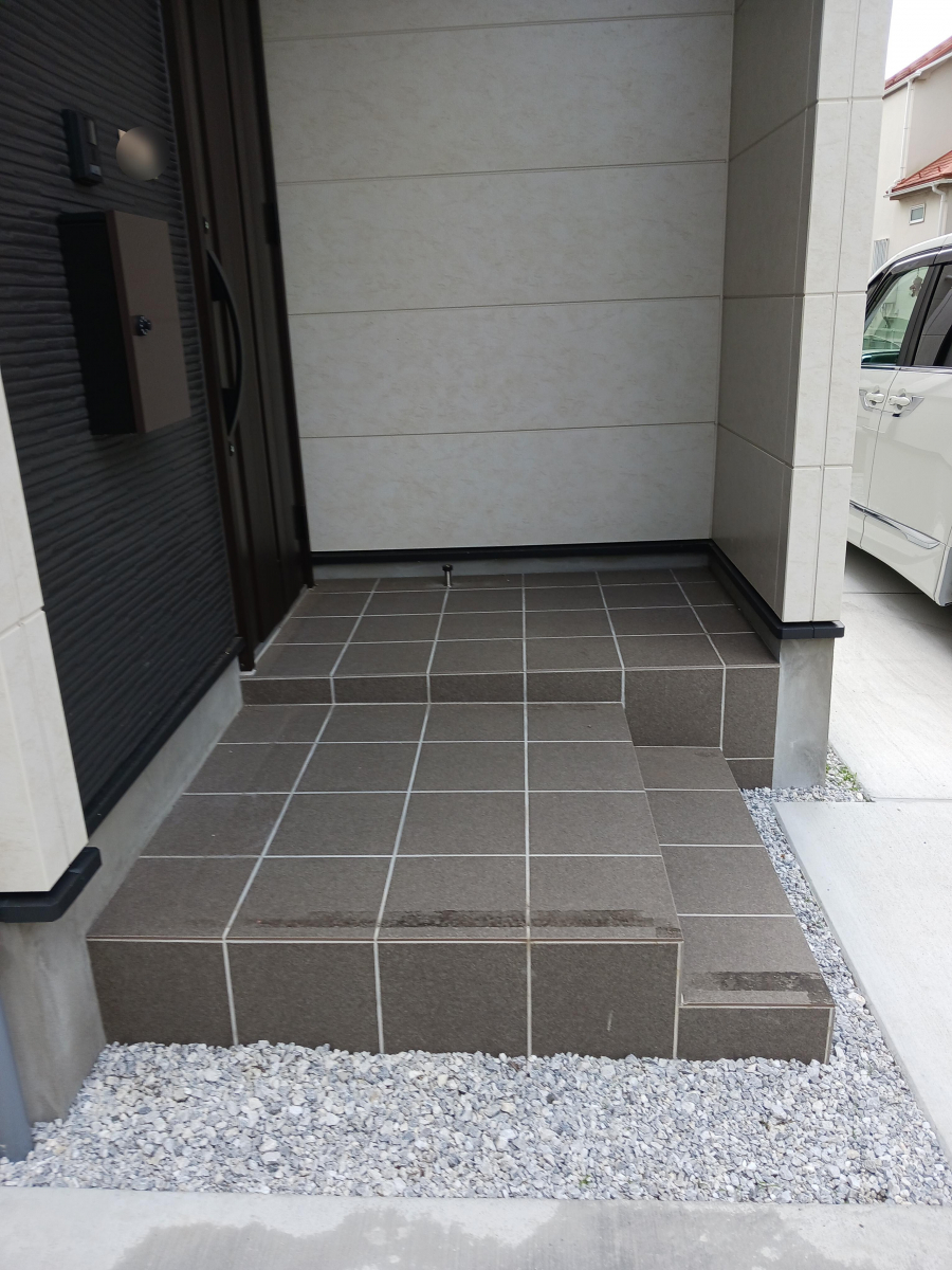 リバーアルミトーヨー住器の相模原市 玄関タタキ工事の施工前の写真1
