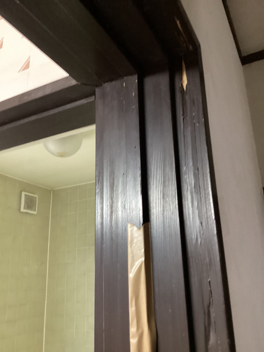 リバーアルミトーヨー住器の町田市 室内建具の腐敗補修の施工前の写真1