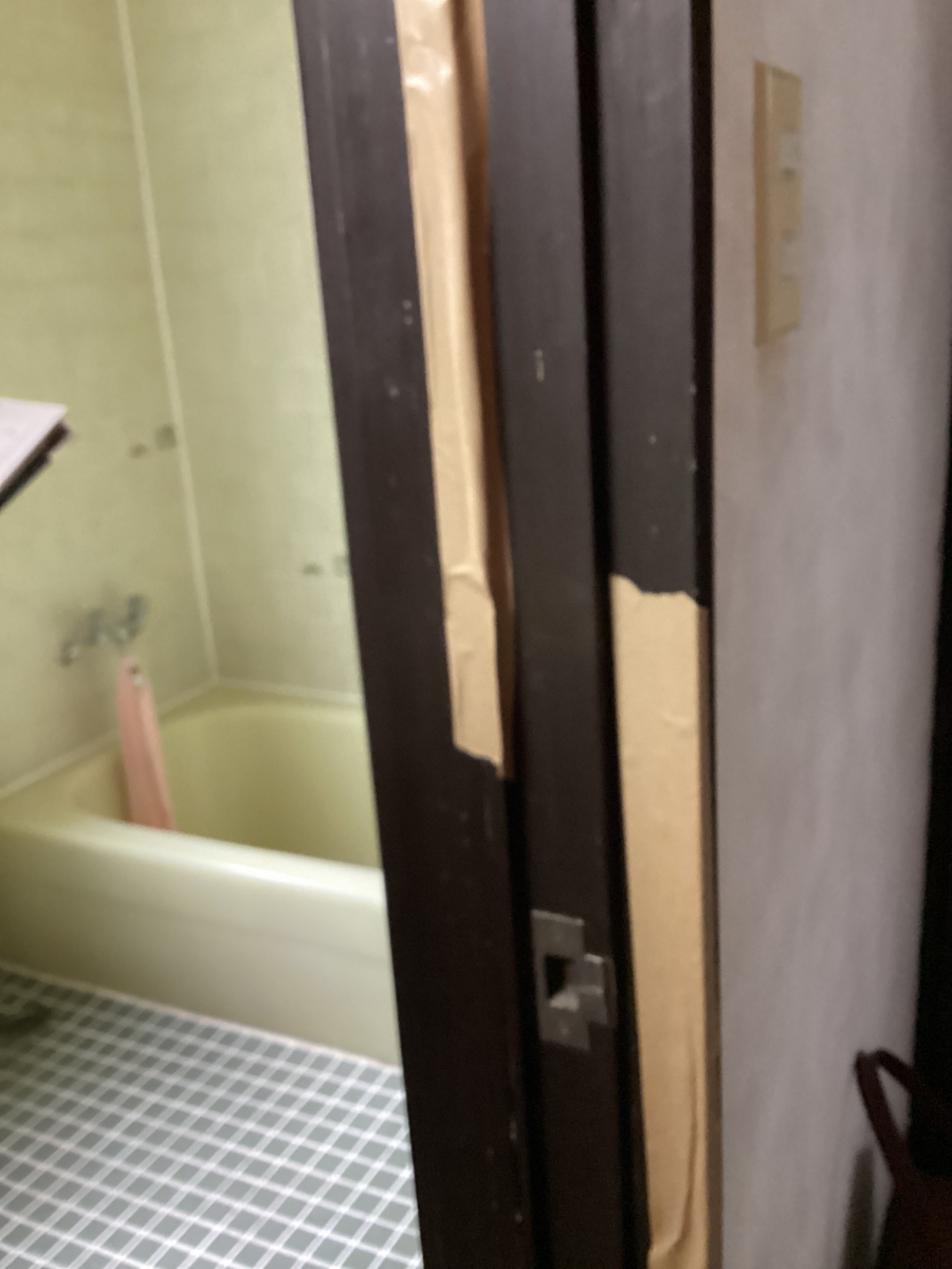 リバーアルミトーヨー住器の町田市 室内建具の腐敗補修の施工前の写真2