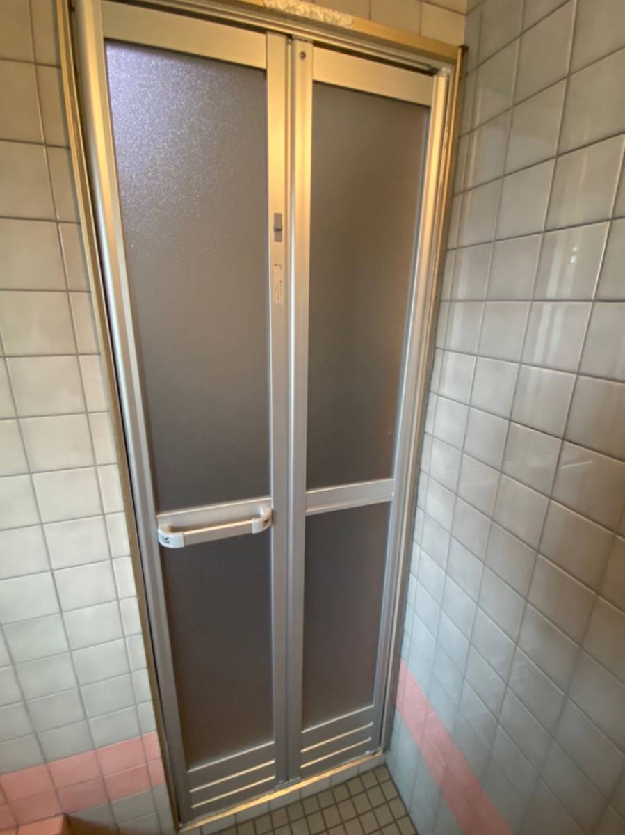 押田屋の浴室折戸の取替の施工後の写真1