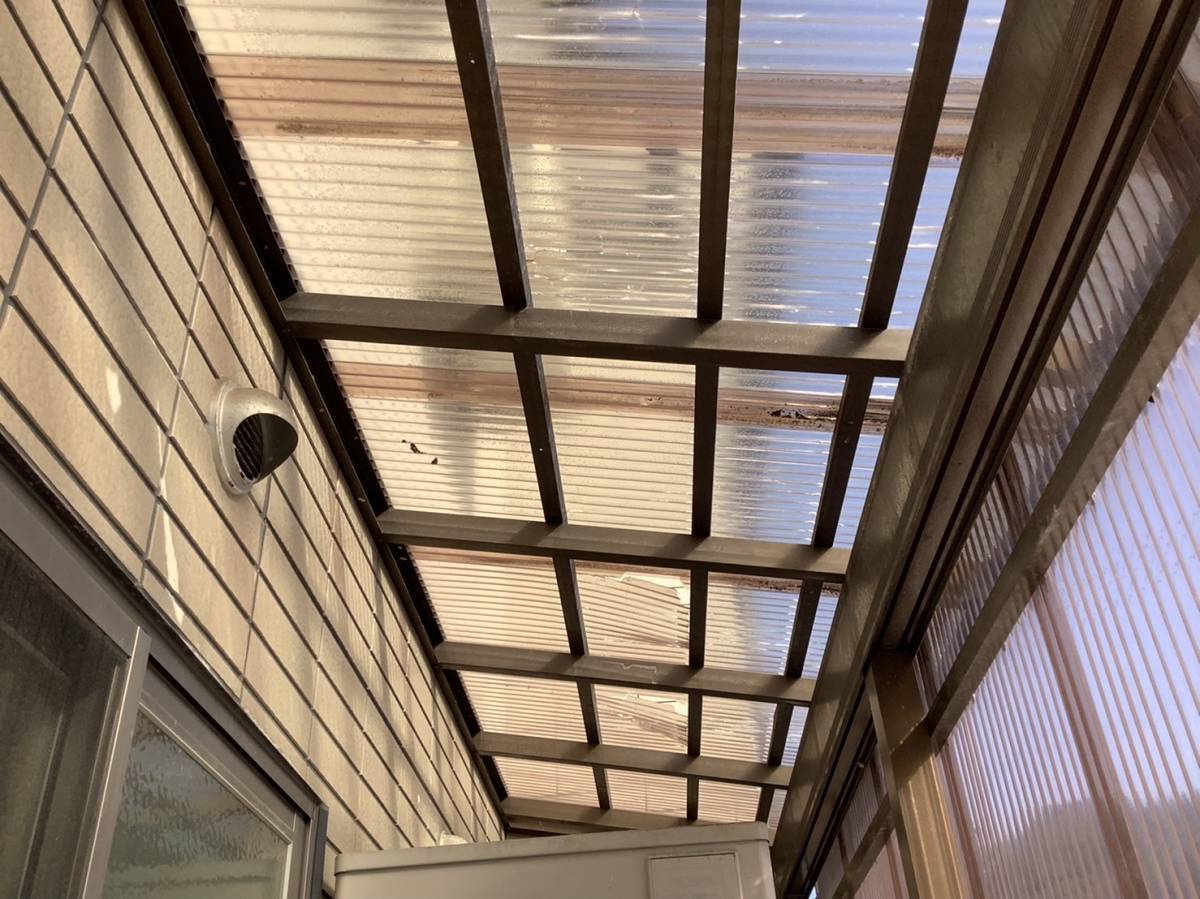 押田屋の波板テラス屋根材の取替の施工前の写真2