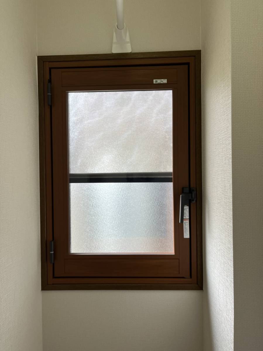 押田屋の縦滑り窓にも内窓が付けれます。の施工後の写真1