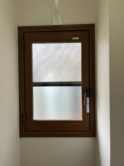 押田屋の縦滑り窓にも内窓が付けれます。施工事例写真1