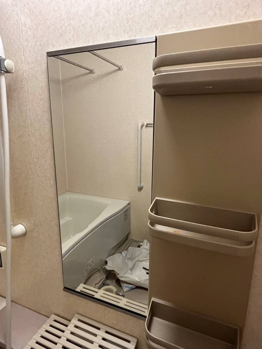 押田屋の浴室の鏡取替えの施工後の写真1