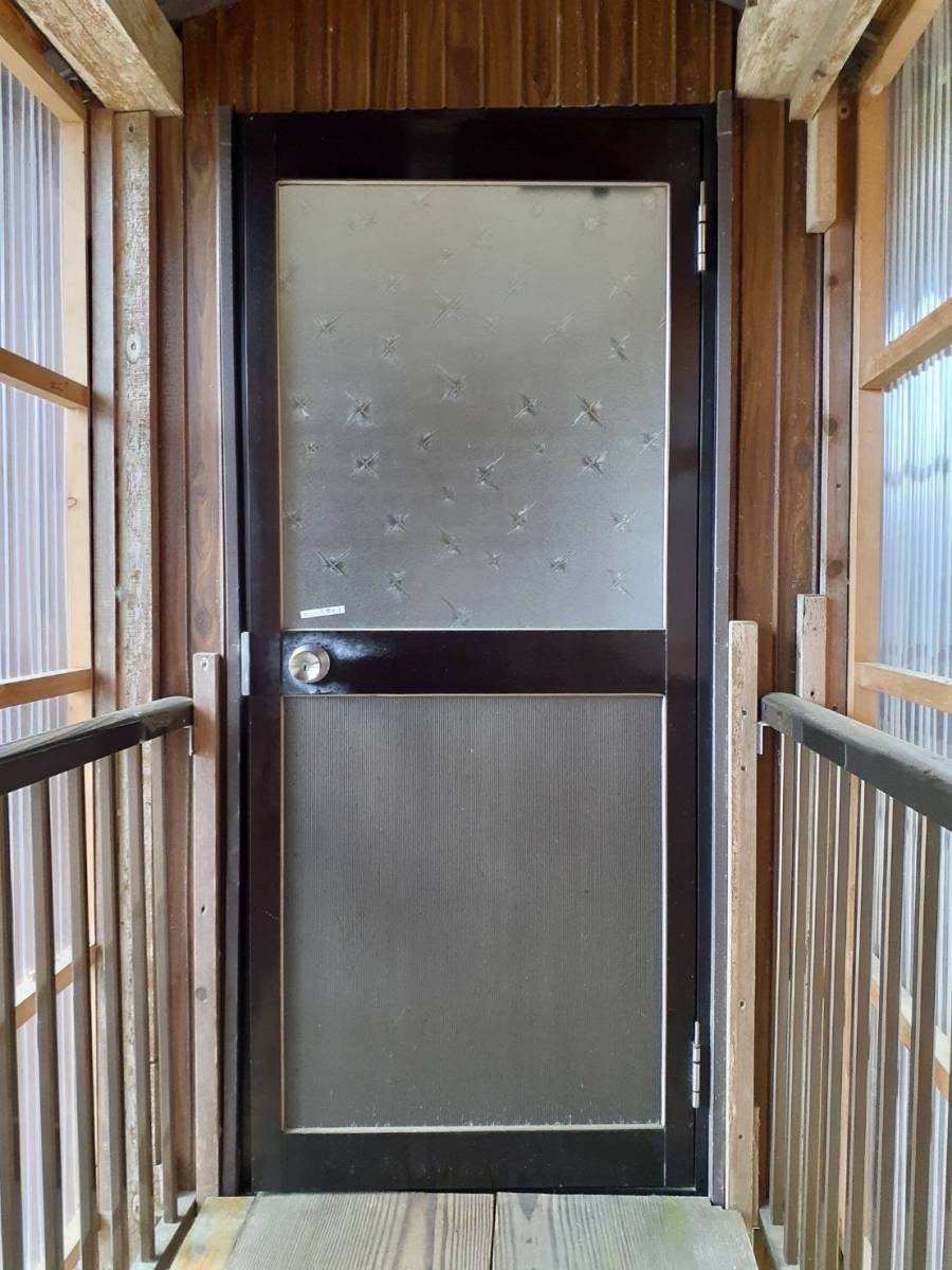 押田屋の勝手口ドア取替の施工前の写真2