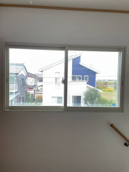 押田屋の【動画あり】断熱効果を高めるために内窓（インプラス）を取り付けさせていただきました。施工事例写真1