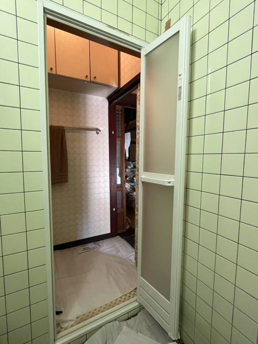 押田屋の浴室の折戸を取替させていただきましたの施工後の写真2