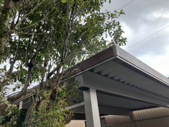 押田屋のカーポートの屋根の外観を木目色に変えました施工事例写真1