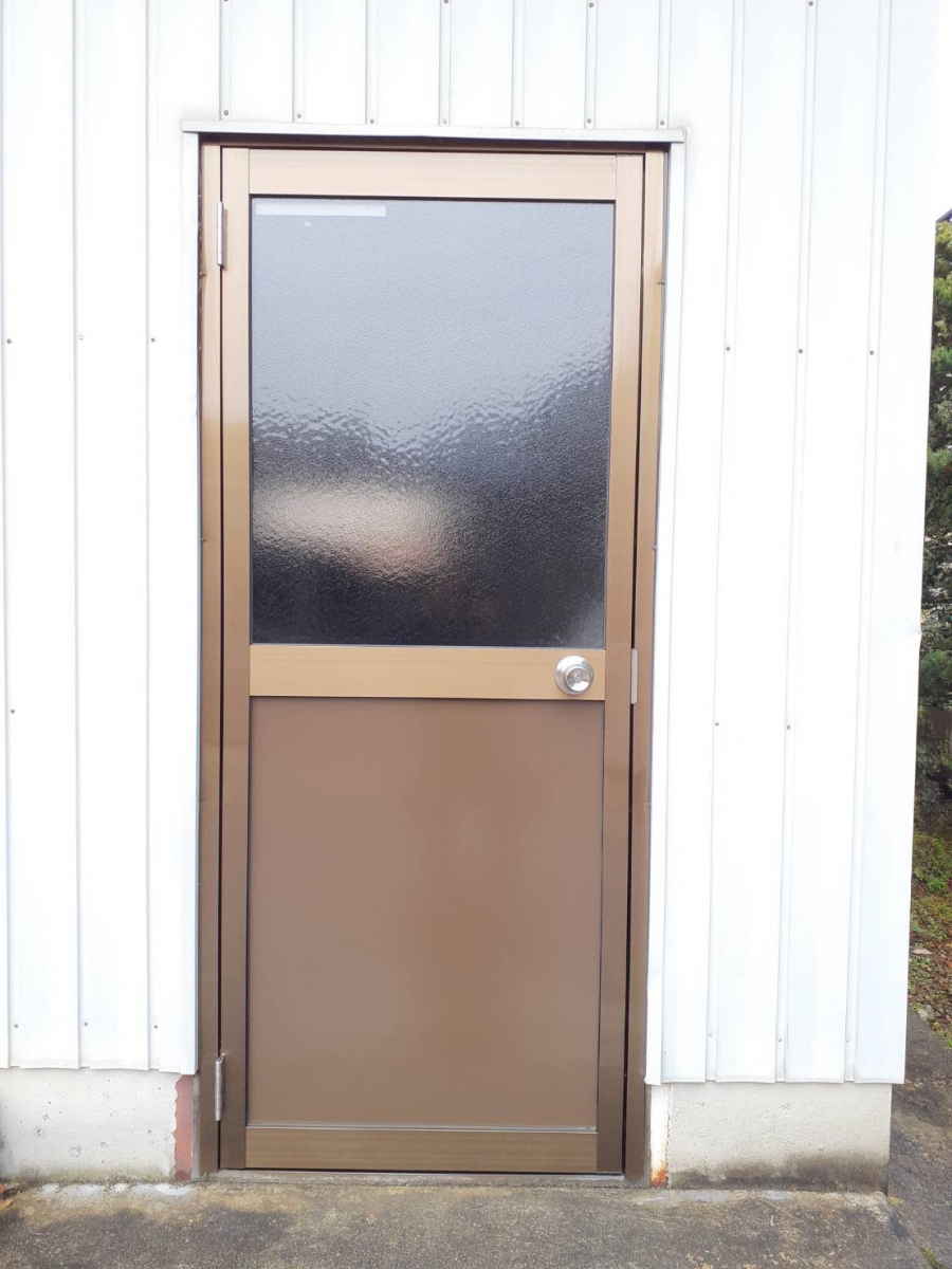 押田屋のカバー工法でドアを取替しましたの施工後の写真1