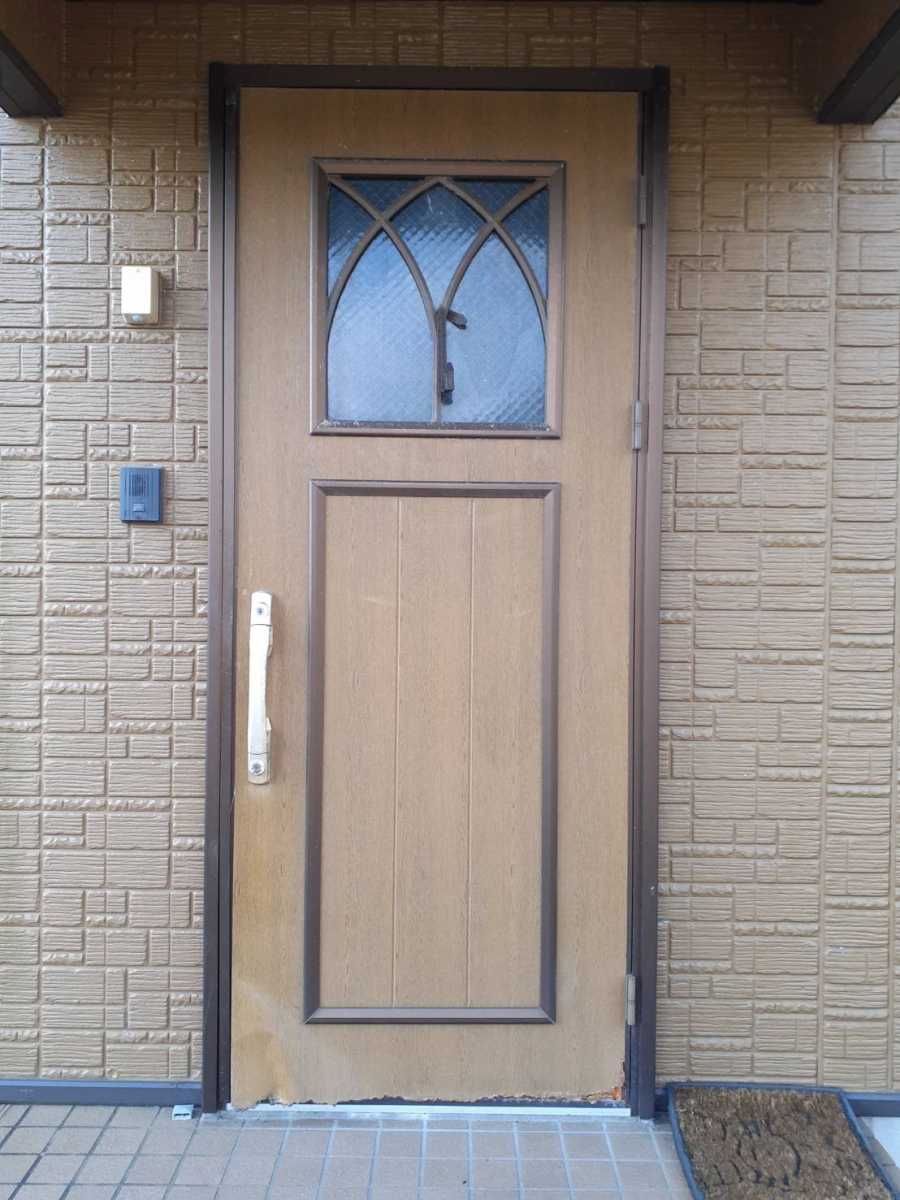 押田屋の玄関ドアの取替をさせていただきました。の施工前の写真1