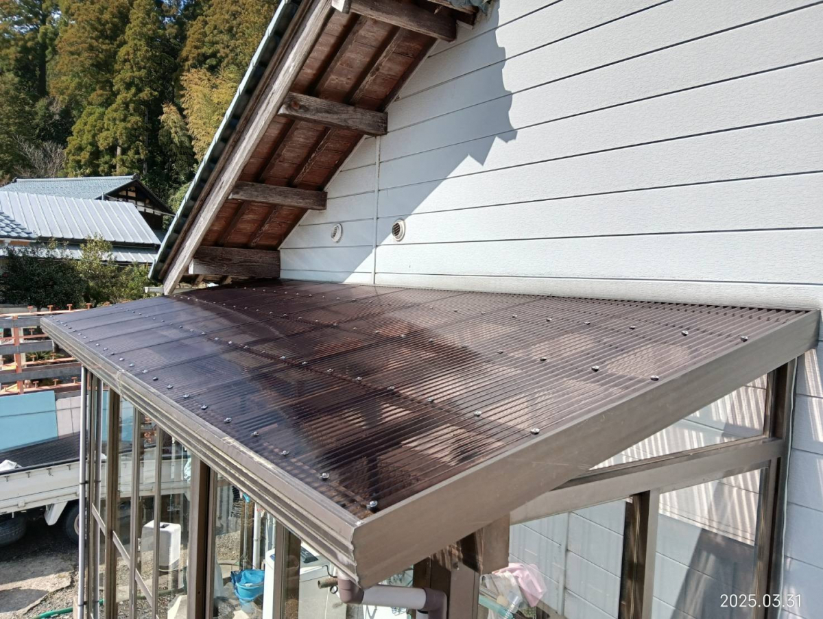 押田屋のバルコニーの屋根波板張替を修繕の施工後の写真1