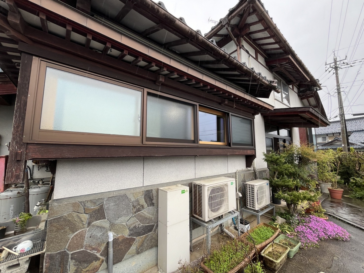 押田屋の【補助金活用】コーナー部などにも内窓を!の施工前の写真1
