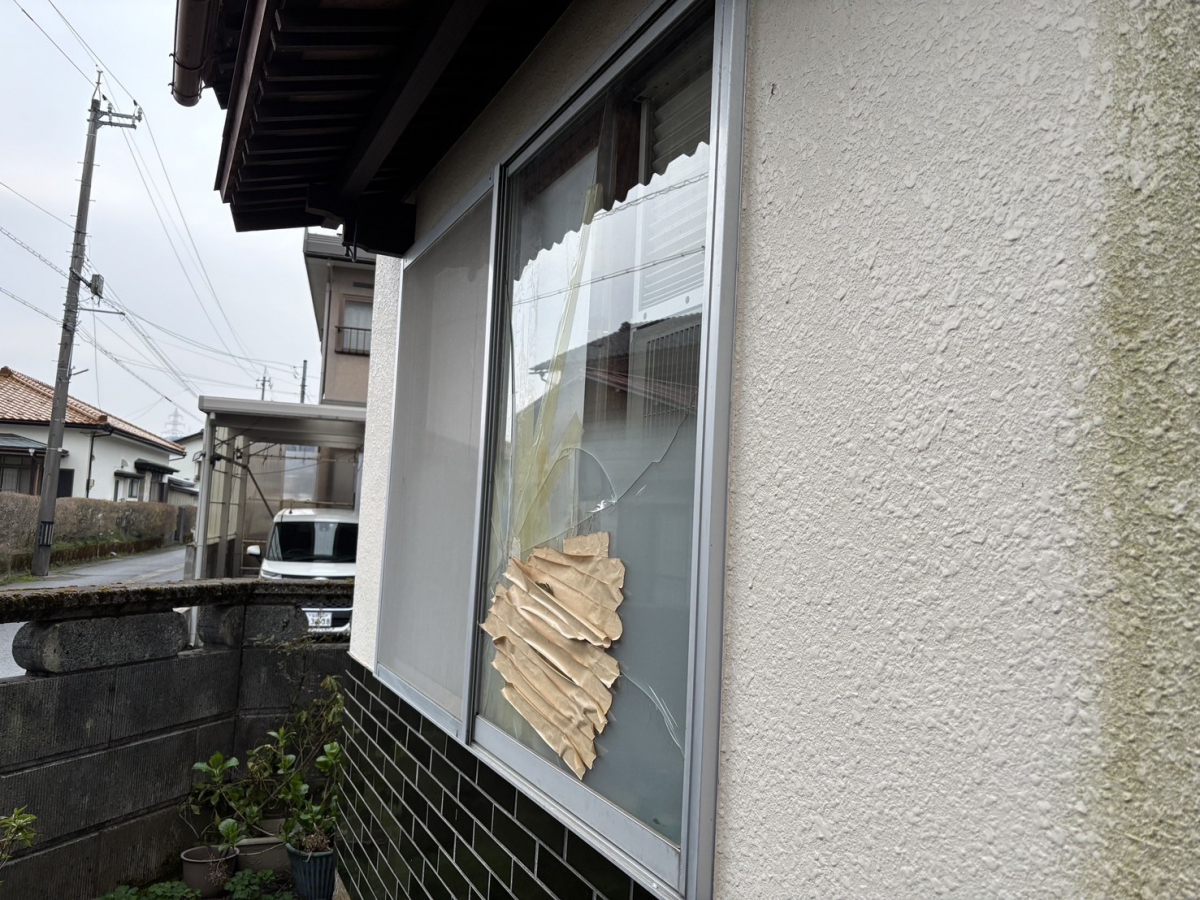 押田屋のボカシ加工の硝子の割れ替えです。の施工前の写真1