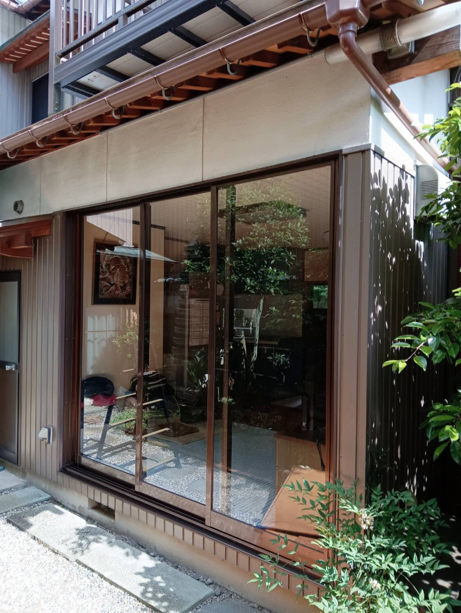 押田屋の後付け電動シャッターで、防犯対策ばっちり! ~台風・防犯対策に、1日でできる安心リフォーム~の施工前の写真1