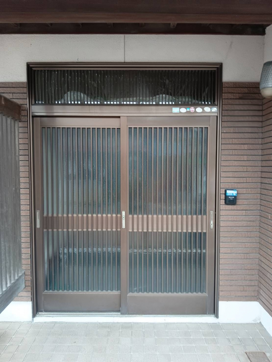 押田屋の玄関引戸をリシェントでリフォームしました。の施工前の写真1