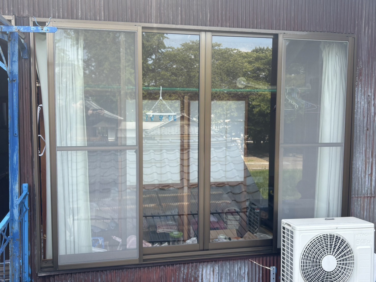 押田屋の防犯＋防災の一石二鳥！強風・飛来物から窓を守る！の施工前の写真1
