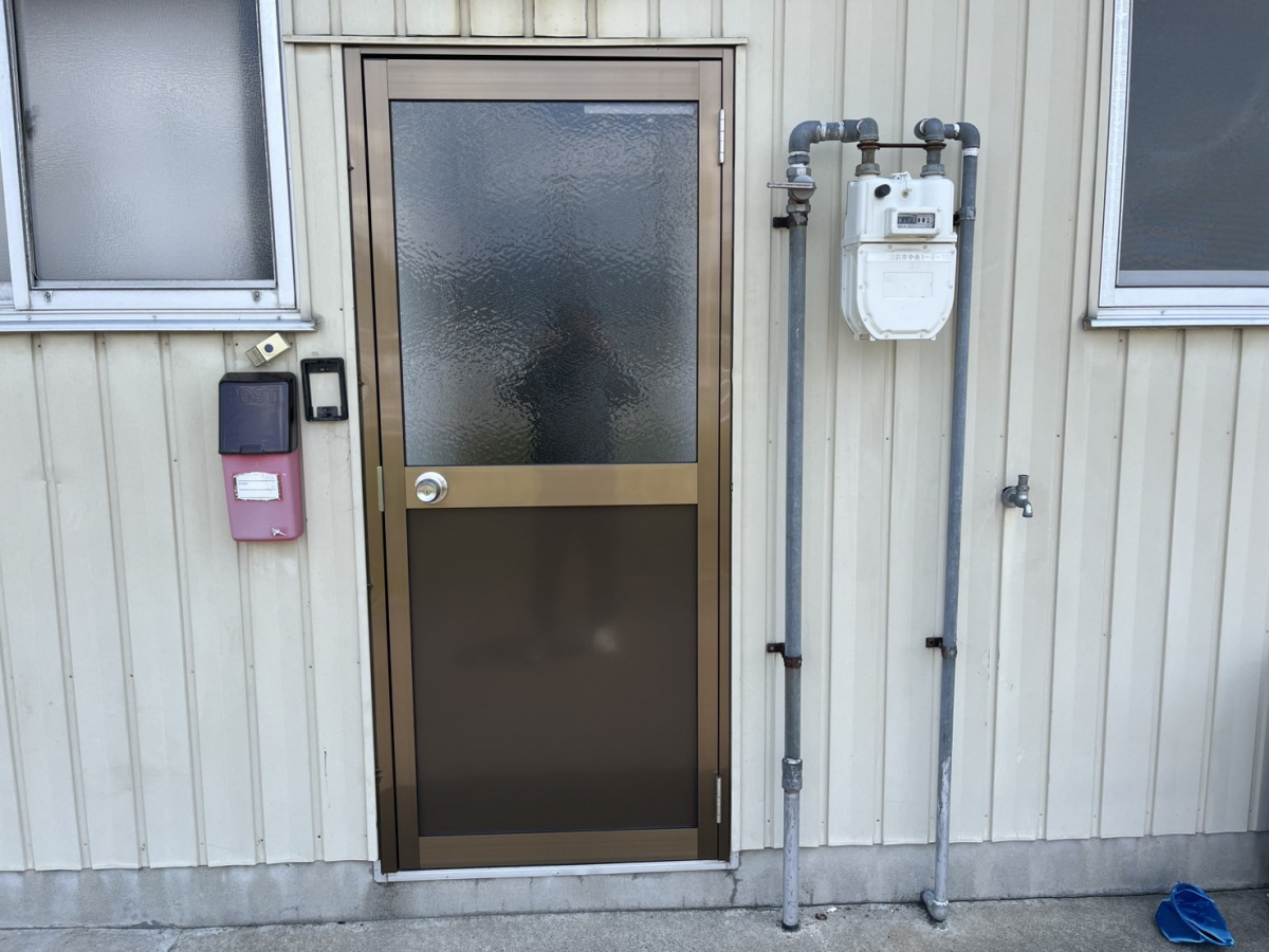 押田屋の内付型のドアを使って既存のドアを新しく取替ましたの施工後の写真1