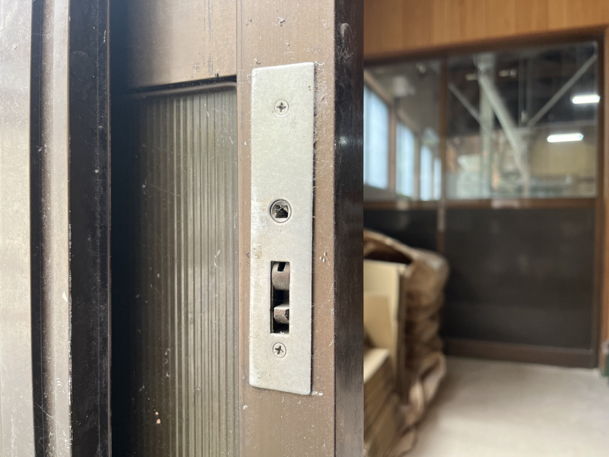 押田屋の引戸の鍵を交換の施工前の写真2