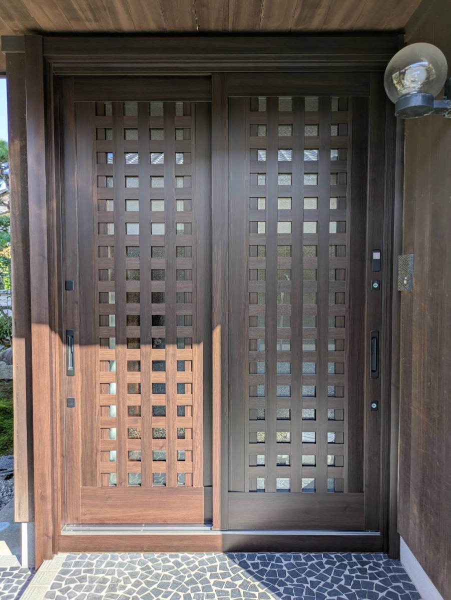 押田屋の断熱性、防犯性に優れたアルミ製玄関引戸へ取り替えしましたの施工後の写真1