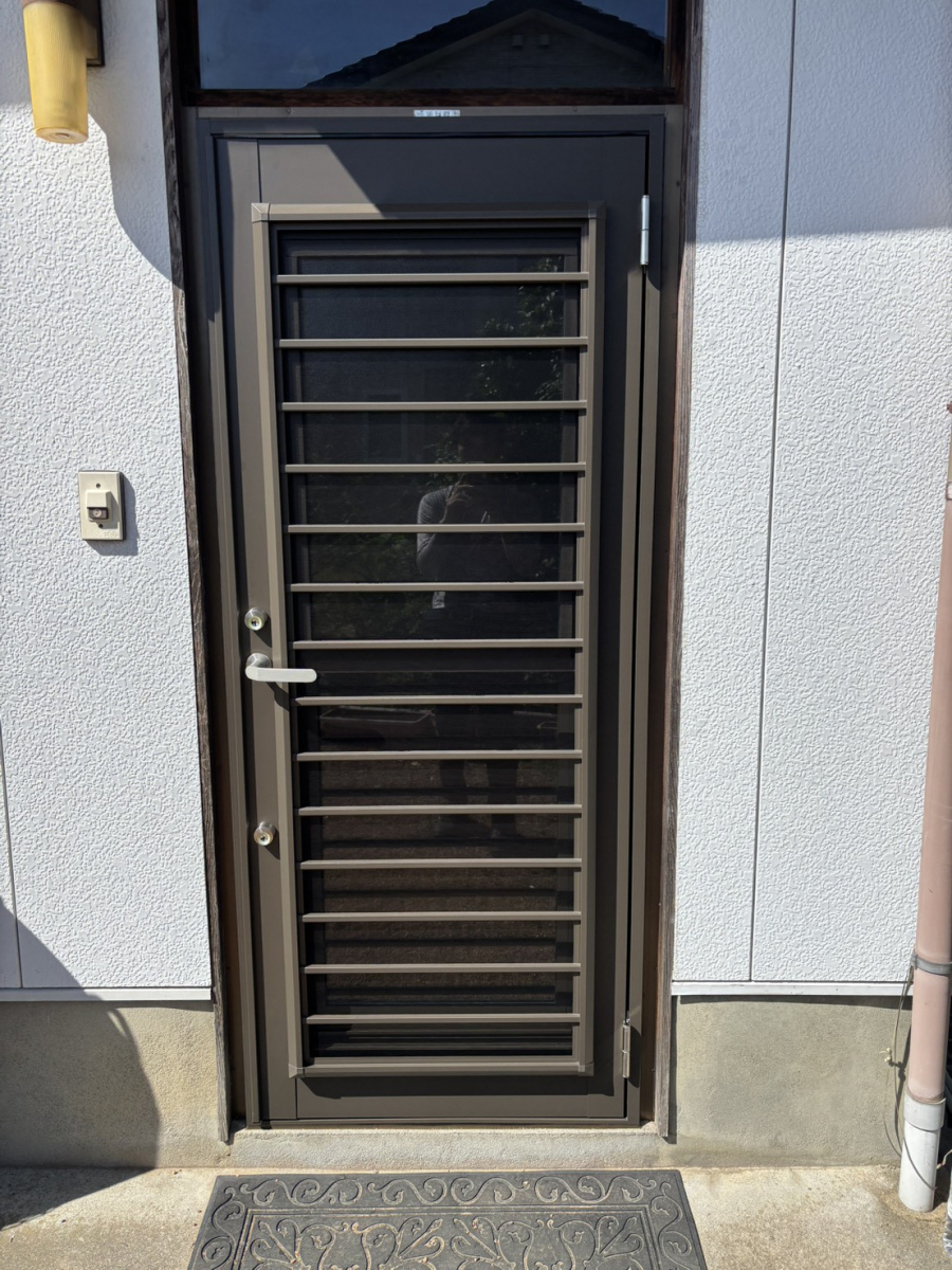 押田屋の勝手口ドアを採風タイプの勝手口ドアに取替ましたの施工後の写真1