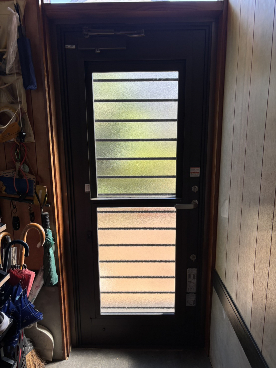 押田屋の勝手口ドアを採風タイプの勝手口ドアに取替ましたの施工後の写真2