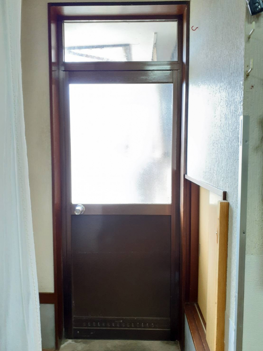押田屋のLIXILリシェント勝手口ドアで使いにくかった勝手口を快適にリフォームしました！の施工前の写真2