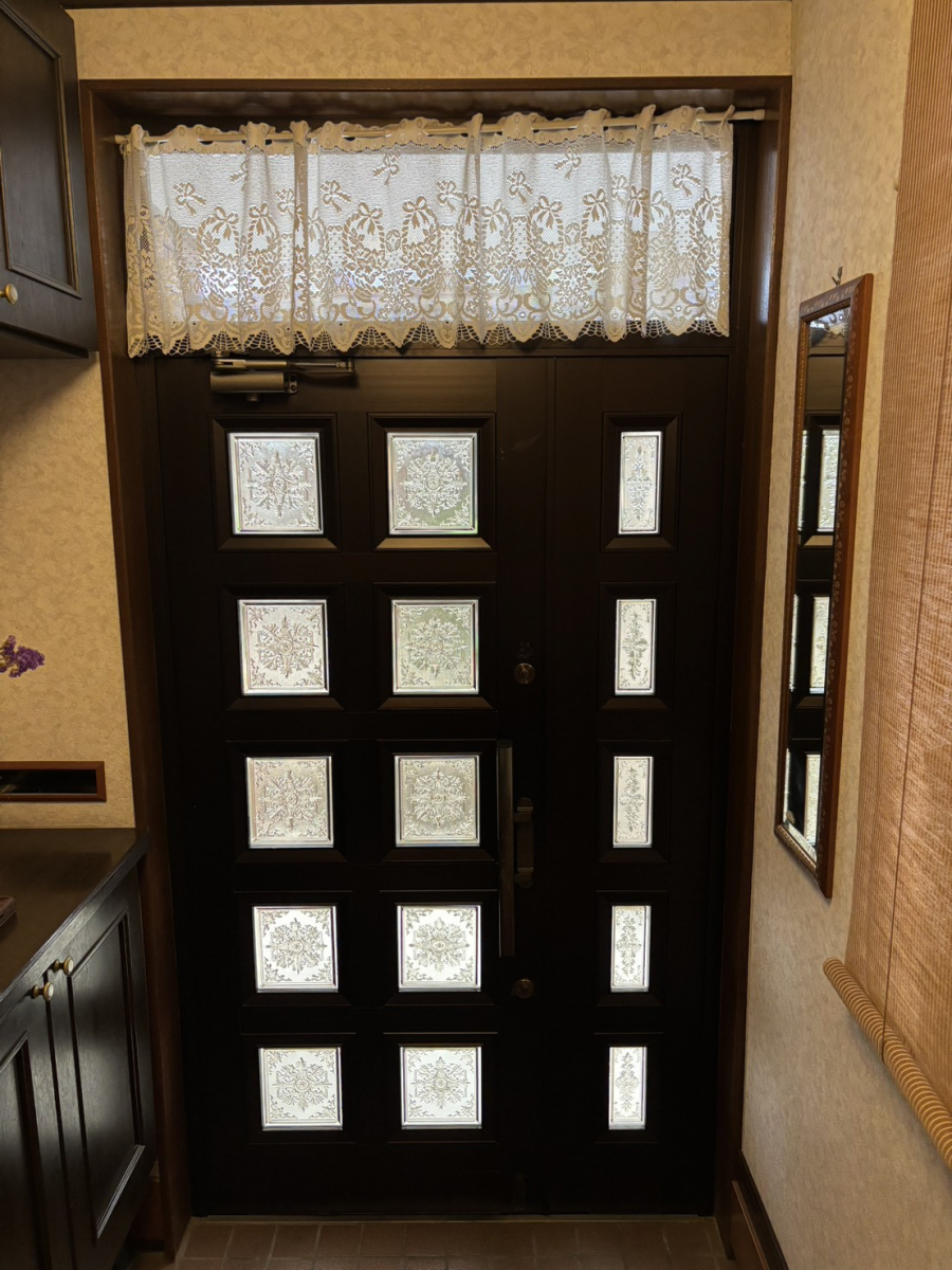 押田屋の断熱性、防犯性の高い最新の玄関ドアへ取替しましたの施工前の写真2