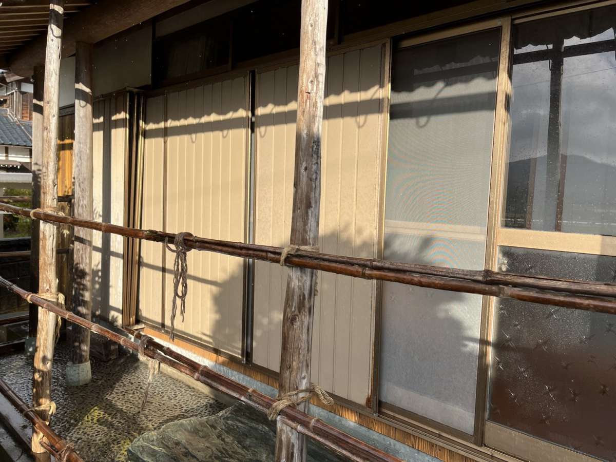 押田屋の【リフォーム雨戸】雨戸パネルを取替させていただきましたの施工前の写真1