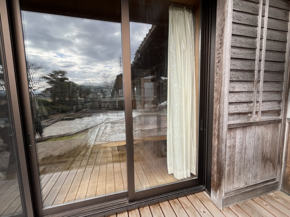 押田屋の内部結露解消の為、ペア硝子を入れ替えしましたの施工前の写真1