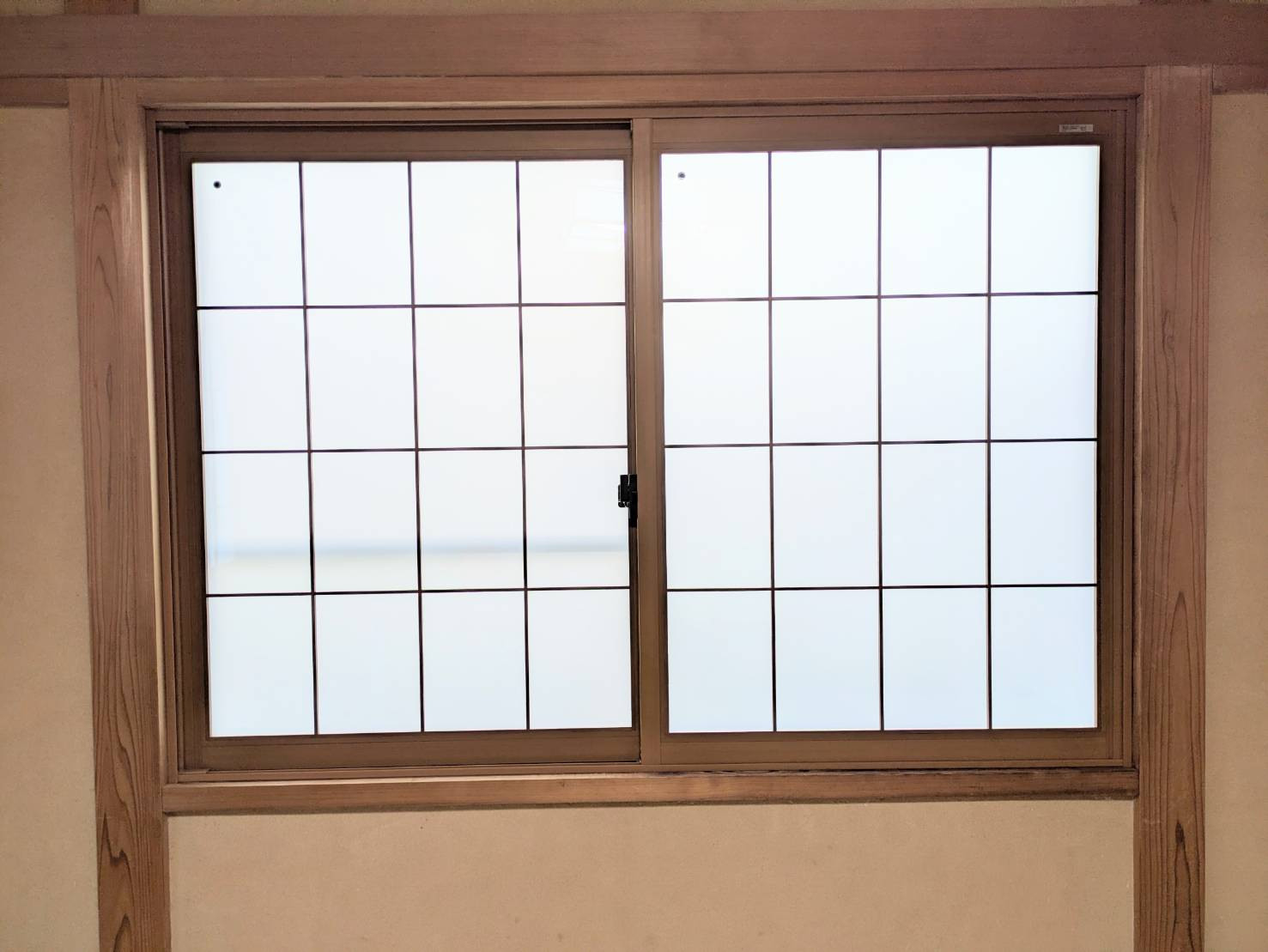 押田屋の本物の障子のような仕上がり｜和障子風内窓施工の施工後の写真1