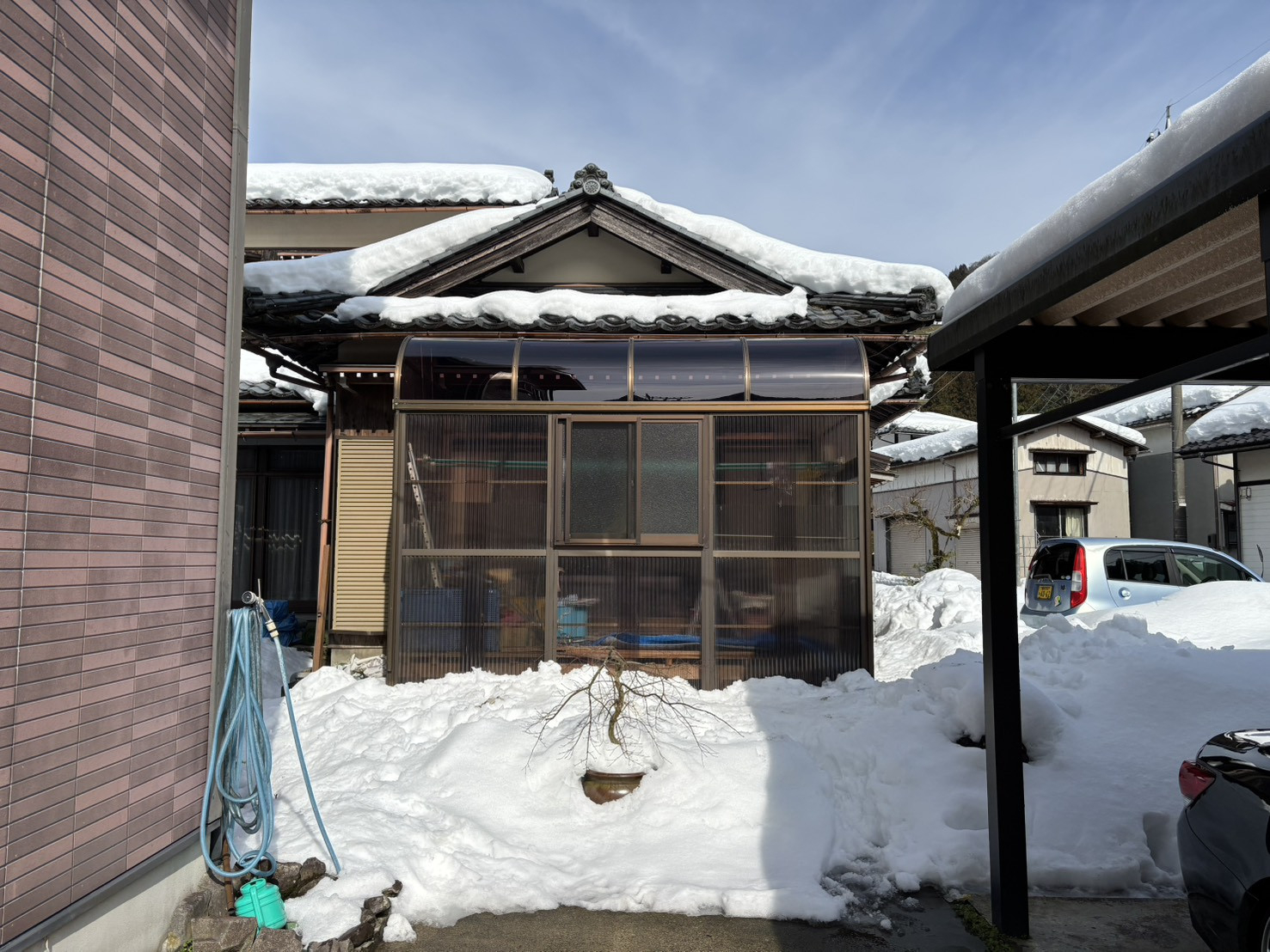 押田屋の雪害によるテラス屋根の修繕の施工後の写真1
