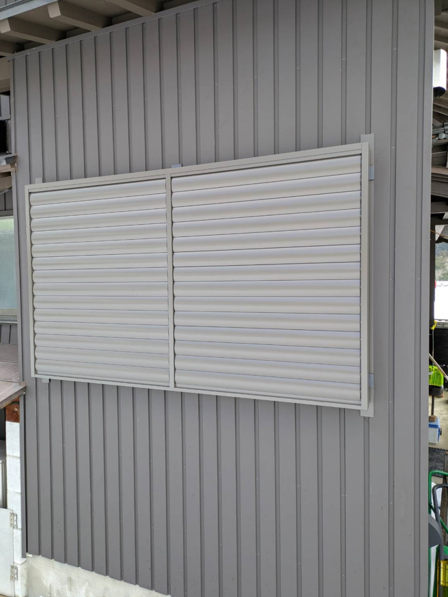 押田屋の【防犯】目隠し可動ルーバーを取付させていただきましたの施工後の写真1