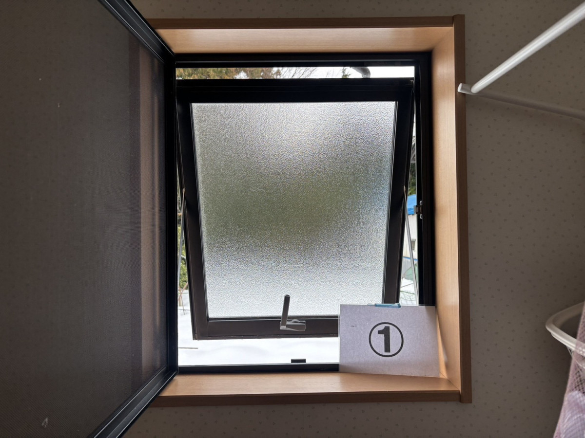 押田屋の❄️すきま風・騒音・寒さをまとめて解決✨ LIXILインプラスを設置しました！の施工前の写真1