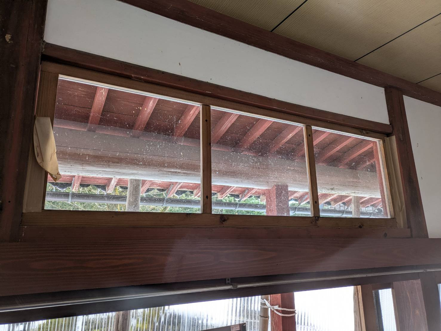 押田屋の💰補助金でお得に高性能サッシへ✨ LIXILサーモスⅡ-Hに取替えました！の施工前の写真2