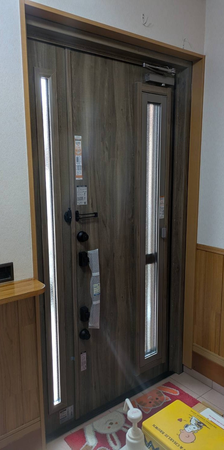 押田屋の毎日の“ぐーっと押すストレス”から解放✨ 1日で新しい玄関ドアに取替えました！の施工後の写真2