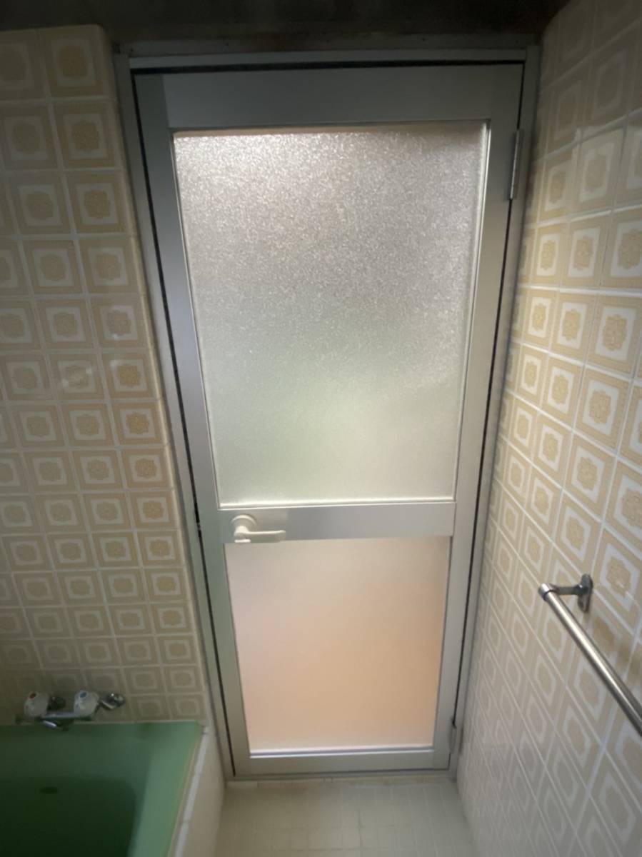 押田屋の浴室ドア取替の施工後の写真1