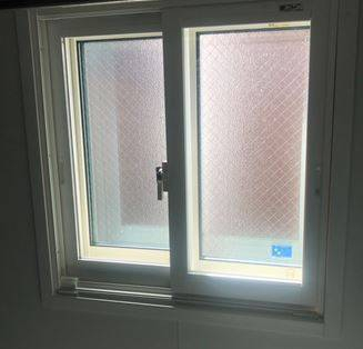 窓 トリカエ隊の先進窓リノベ活用物件、浴室マドに内窓設置（インプラス工事）の施工後の写真1