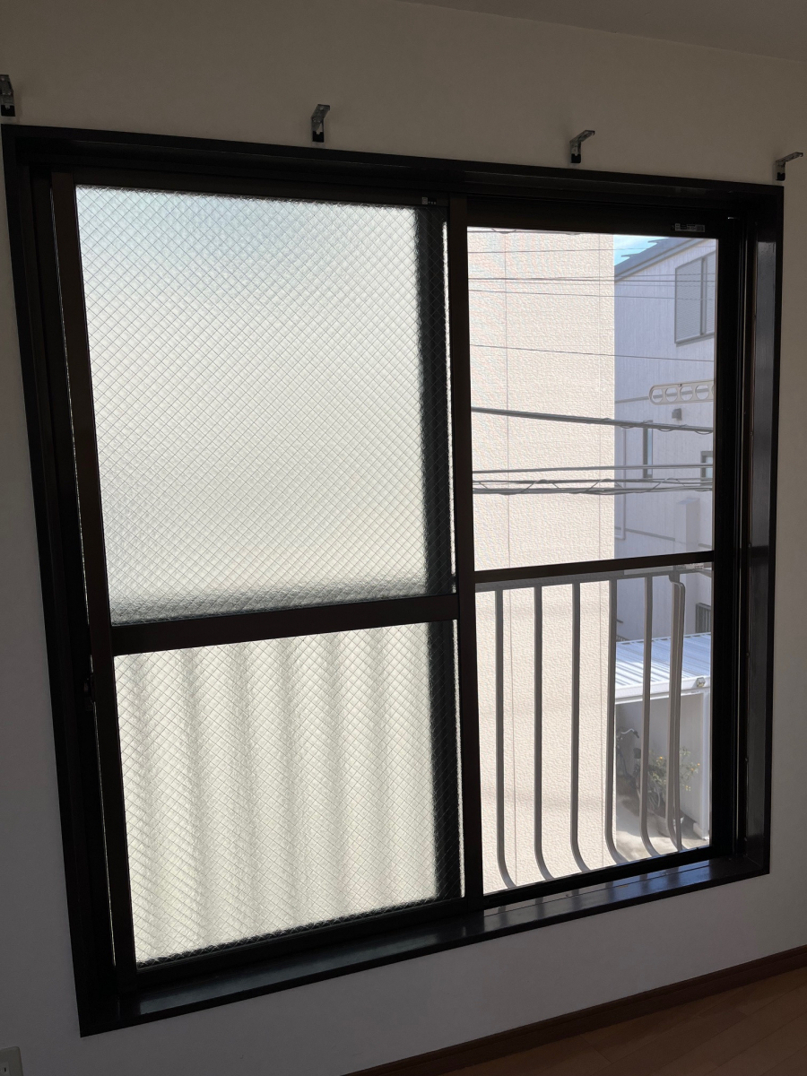 窓 トリカエ隊の墨田区/内窓インプラス　ブリュームメタルグレー採用の施工前の写真1
