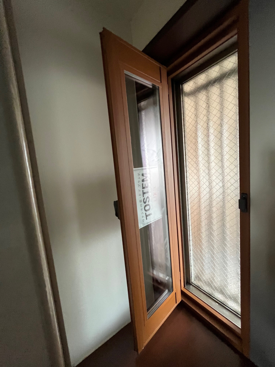 窓 トリカエ隊の浦安市で小さな窓に内窓設置しました。の施工後の写真1