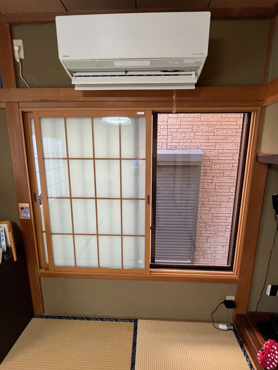 窓 トリカエ隊の松戸市/和室らしく和紙調ガラスで仕上げました　LIXILの動画ありの施工後の写真1