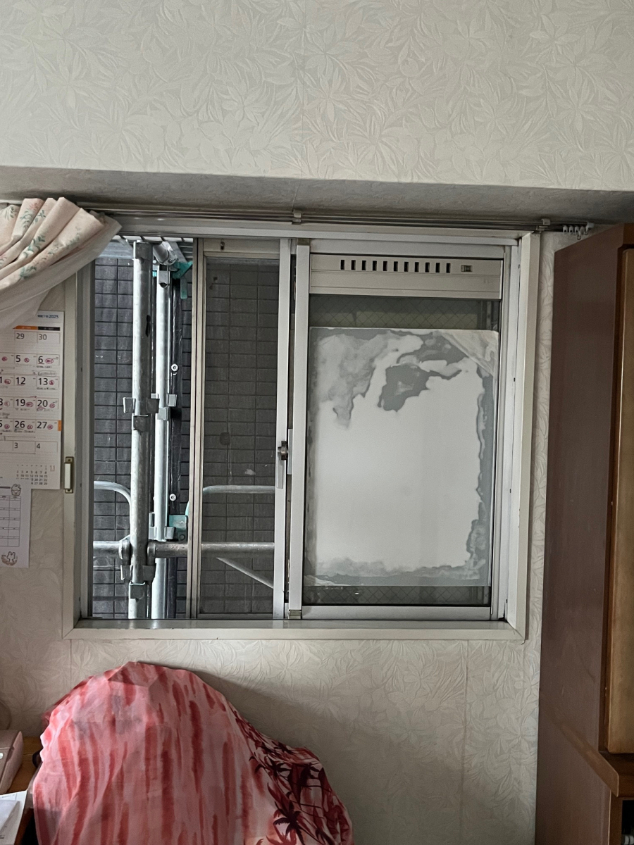 窓 トリカエ隊の文京区/隣の騒音がうるさくて設置を希望されました。の施工前の写真1