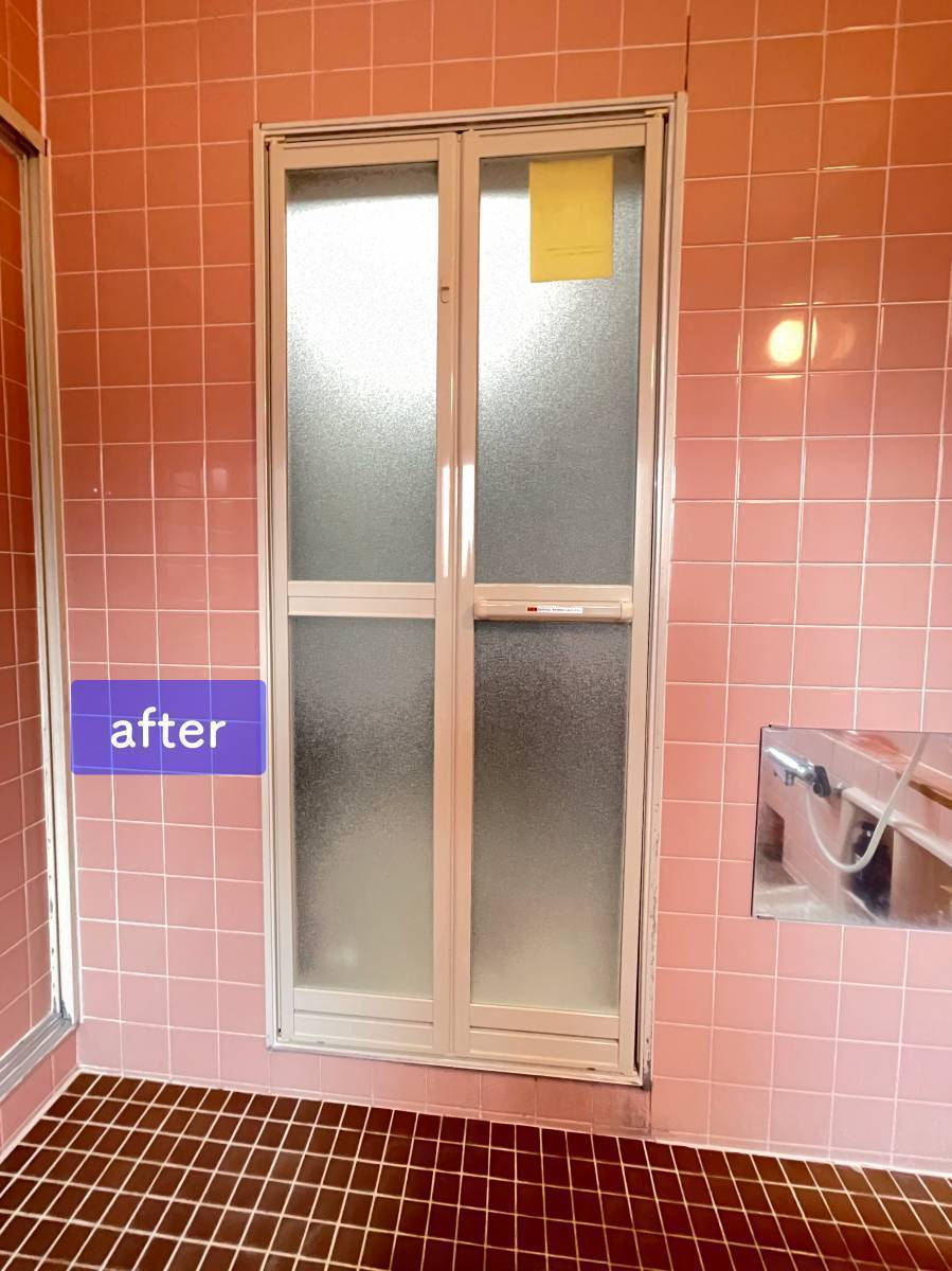 タンノサッシの壊れてしまった浴室の中折れドアを交換しました（いわき市）の施工後の写真1