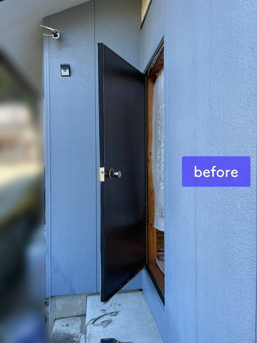 タンノサッシの勝手口のフラッシュドアを採風ドアに交換しました（いわき市の施工前の写真2