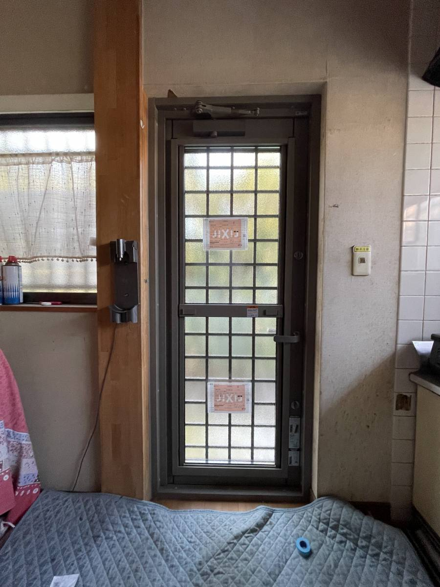 タンノサッシの古い勝手口のドアを取替えました（いわき市の施工後の写真2