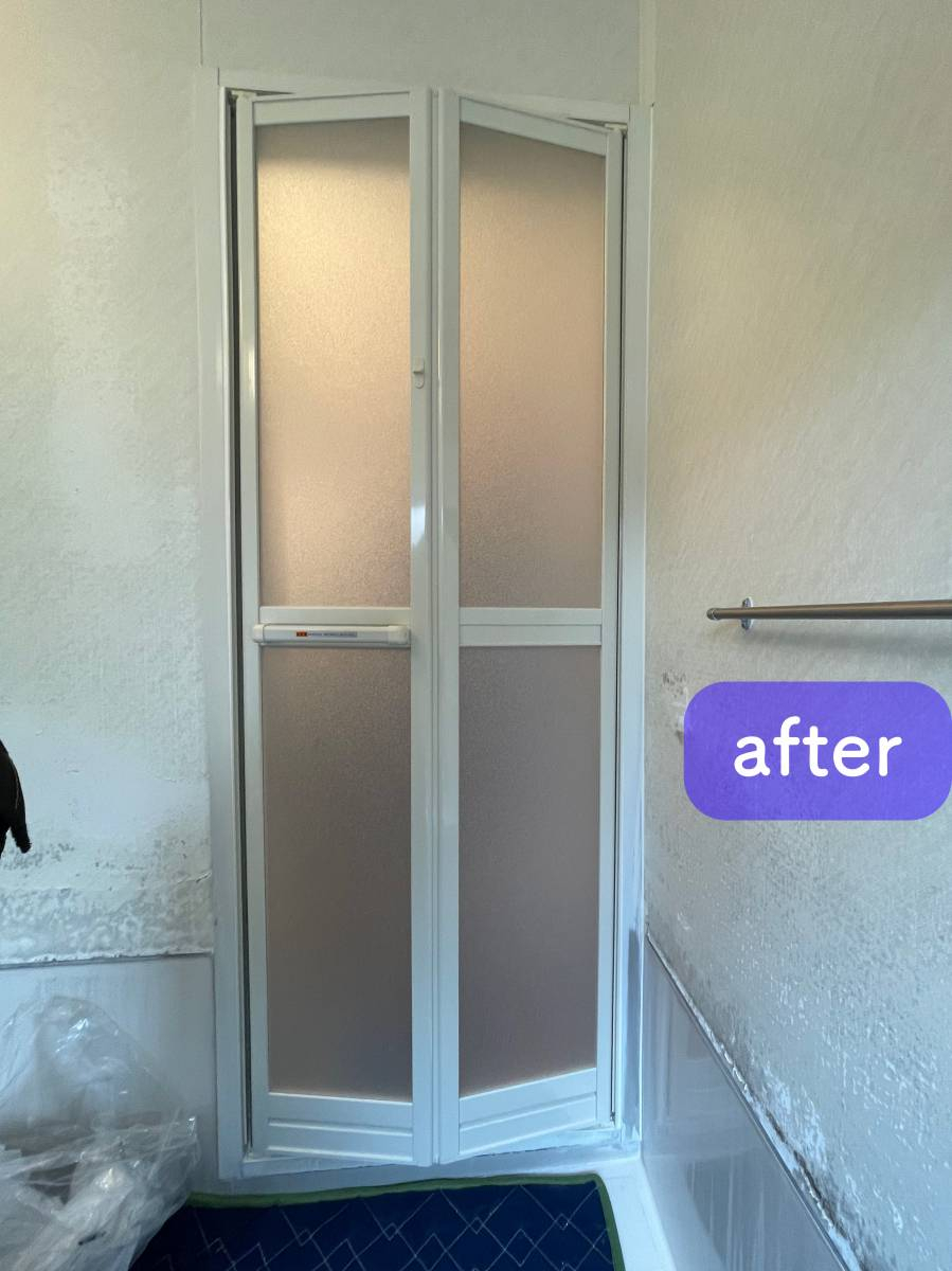 タンノサッシの古くなった浴室の中折れドアを交換しました（いわき市）の施工後の写真1