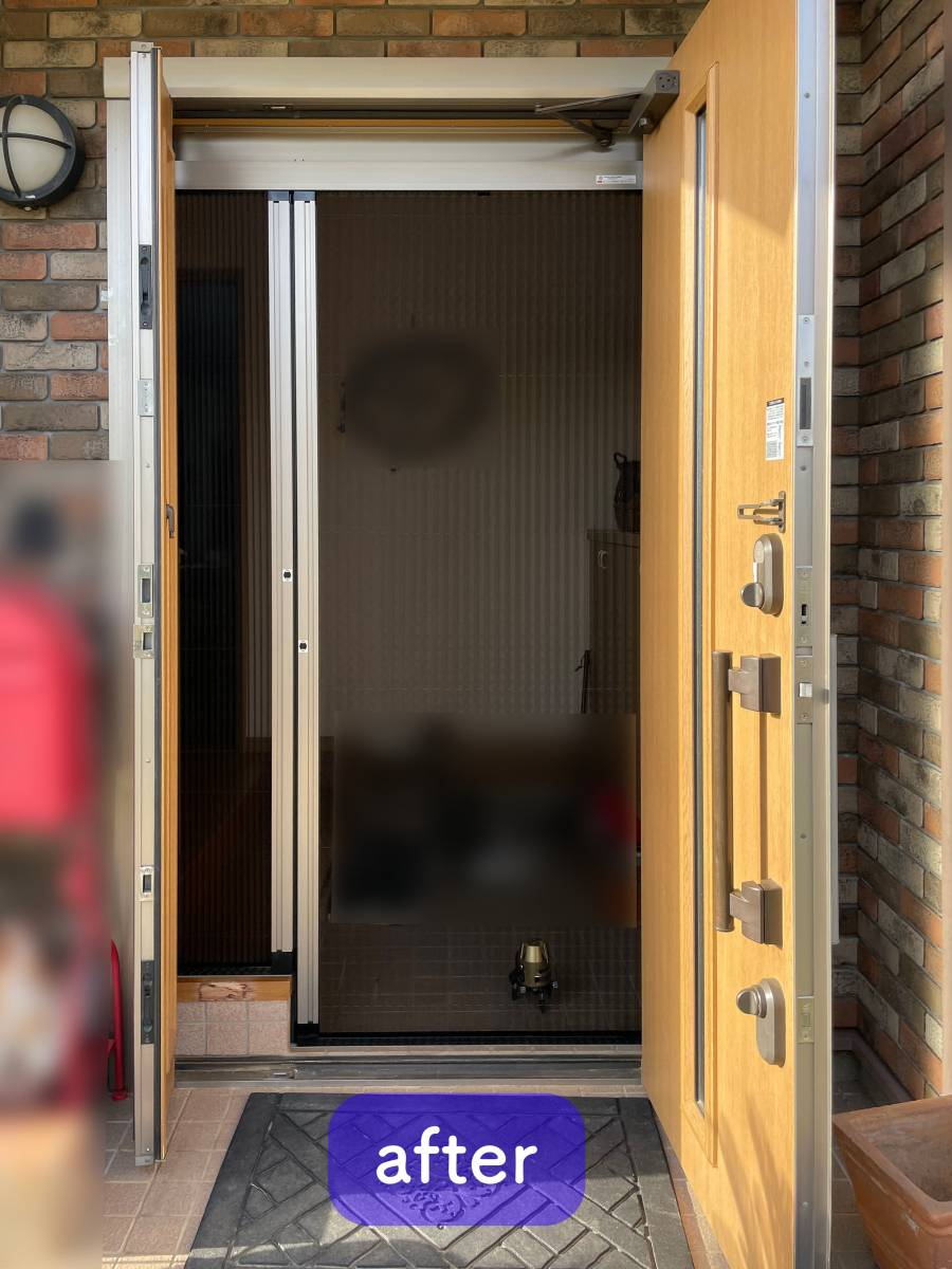 タンノサッシの親子ドア玄関に収納網戸「しまえるんですα」を取付けましたの施工後の写真2